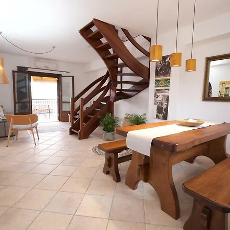 Tettix Summer House フィスカルドン